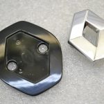 Renault Trafic III oriģinālais stūres rata gaisa spilvena centra logo 34079423A 34149024X