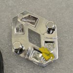 Renault Trafic III oriģinālais stūres rata gaisa spilvena centra logo 34079423A 34149024X