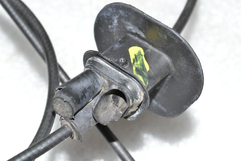 Renault Trafic III motora pārsega vilkšanas trose 656203754R