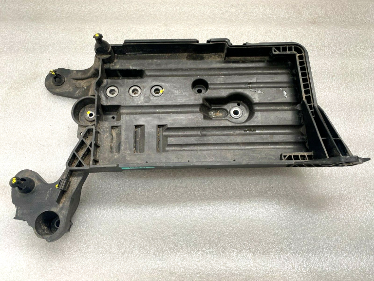 Skoda Superb III B8 3V akumulatora turētājs akumulatora konsole 5Q0915331K