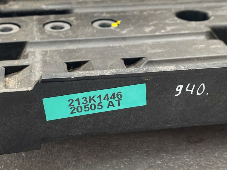 Skoda Superb III B8 3V akumulatora turētājs akumulatora konsole 5Q0915331K