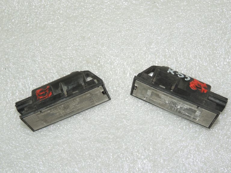 Renault Trafic III Opel Vivaro B Oriģinālais numura zīmes apgaismojuma lukturu pāris 8200480127