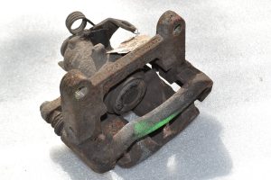 Renault Trafic III Opel Vivaro B Aizmugurējais bremžu suports labajā pusē 7701056165 7701050917