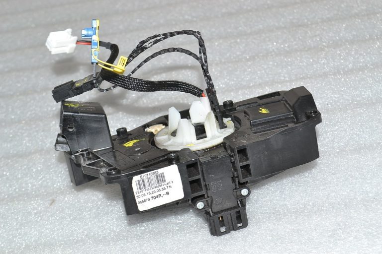 Renault Trafic III slīdēšanas gredzena stūres slēdzenes kronšteins 255679704R 8201168027