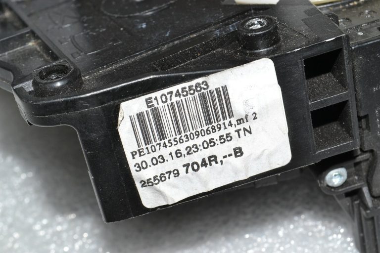 Renault Trafic III slīdēšanas gredzena stūres slēdzenes kronšteins 255679704R 8201168027