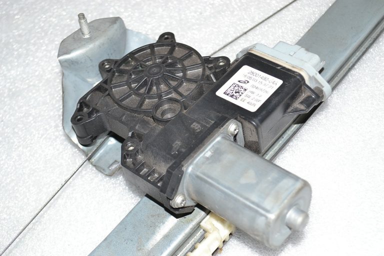 Renault Trafic III Vivaro B Oriģinālais logu regulators ar motoru 807216280R 93867659