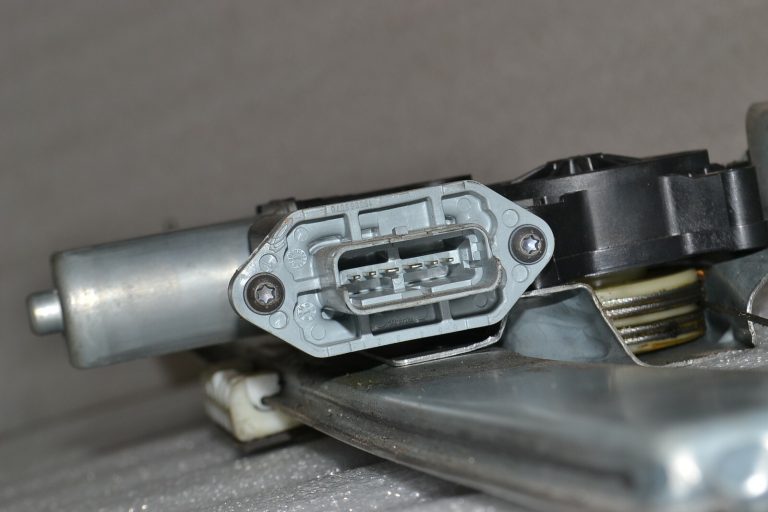 Renault Trafic III Vivaro B Oriģinālais logu regulators ar motoru 807216280R 93867659