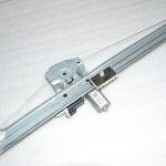 Renault Trafic III Vivaro B Oriģinālais logu regulators ar motoru 807216280R 93867659