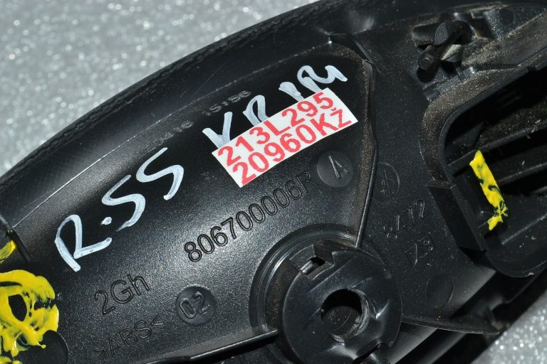 Renault Trafic III Vivaro B OE Iekšējo durvju rokturis priekšējais / aizmugurējais kreisais 806700006R