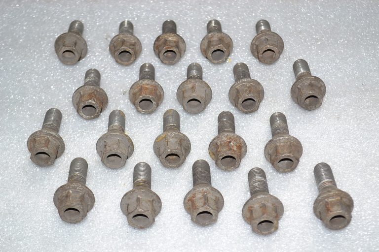 20x Renault Trafic III Opel Vivaro B oriģinālo riteņu skrūvju komplekts 7703003006