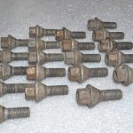 20x Renault Trafic III Opel Vivaro B oriģinālo riteņu skrūvju komplekts 7703003006