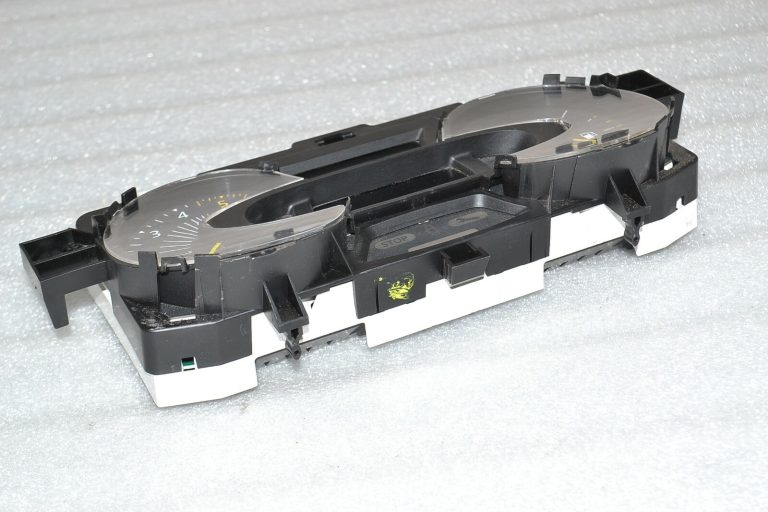 Renault Trafic III dīzeļdegvielas instrumentu kopa spidometrs 248102239R 248106465R 248105825R 248105825R
