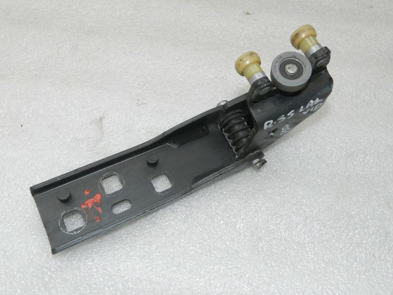Renault Trafic III Vivaro B Rullīšu vadotne bīdāmajām durvīm pa labi 777647086R 93451865