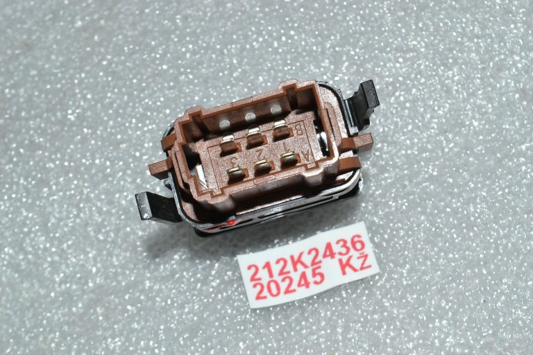 Renault Trafic II aizmugurējā stikla apsildes slēdzis 7700313155