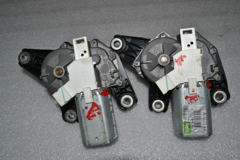 Renault Trafic II Vivaro A kombi Aizmugurējā stikla tīrītāja motors 7700311590 Valeo OE