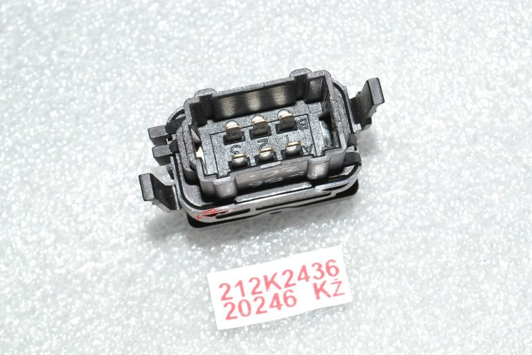 Renault Trafic II centrālās bloķēšanas ZV slēdzis 8200041254