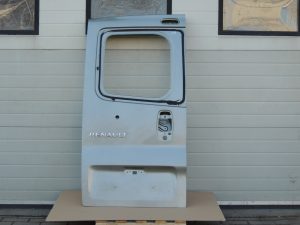 Renault Trafic II aizmugurējās kreisās durvis aizmugurējo durvju krāsa TEC66 Aizmugurējās durvis aizmugurējās kreisās durvis