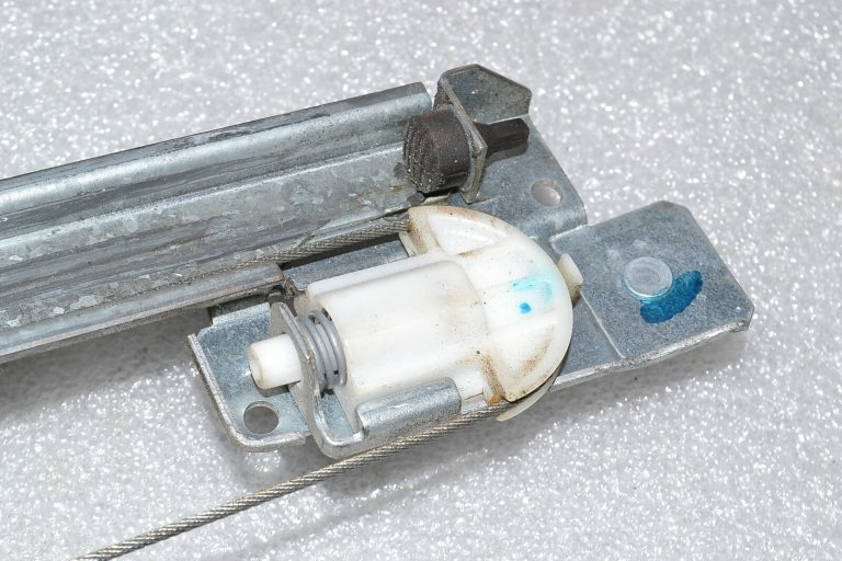 Renault Trafic II Opel Vivaro A Logu regulators priekšējais kreisais 7700311820