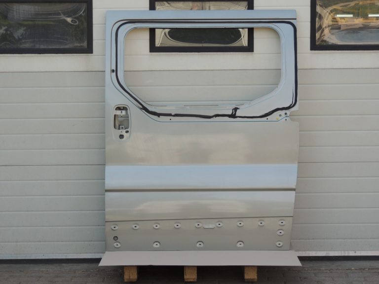 Renault trafic II aizmugurējās kreisās bīdāmās durvis 7751472218 TEC66