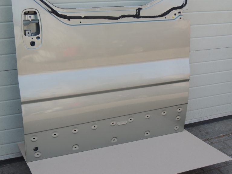 Renault trafic II aizmugurējās kreisās bīdāmās durvis 7751472218 TEC66