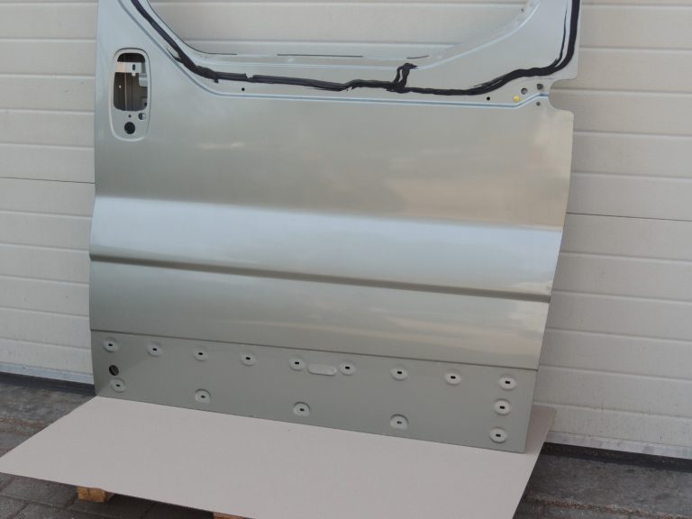 Renault trafic II aizmugurējās kreisās bīdāmās durvis 7751472218 TEC66