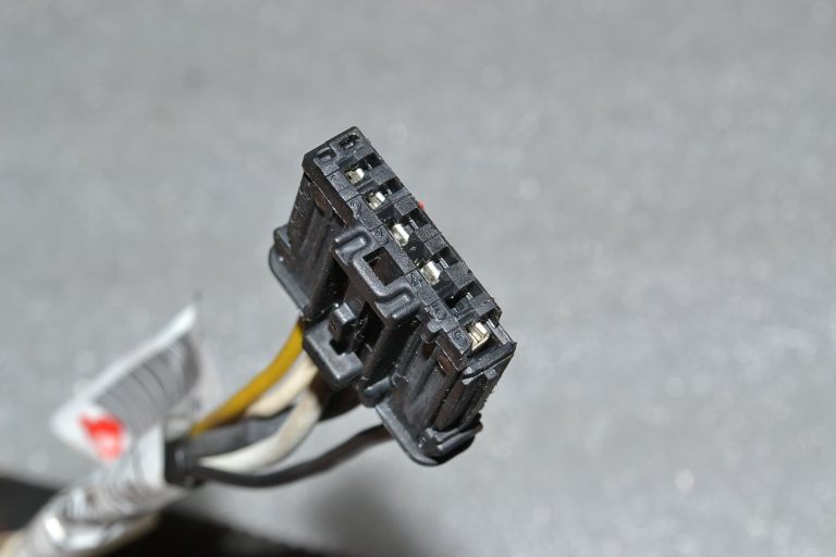 Renault Trafic II Opel Vivaro A Durvju instalācijas instalācija Aizmugurējā labajā pusē 8200320924