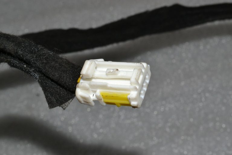 Renault Trafic II Opel Vivaro A Durvju instalācijas instalācija Aizmugurējā labajā pusē 8200320924
