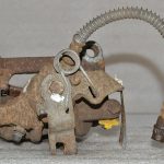 Oriģinālais Renault Trafic II aizmugurējais bremžu skava kreisajā pusē 7701056166 7701050917
