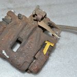 Oriģinālais Renault Trafic II aizmugurējais bremžu skava kreisajā pusē 7701056166 7701050917