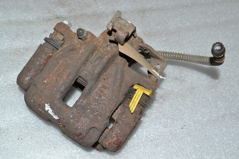 Oriģinālais Renault Trafic II aizmugurējais bremžu skava kreisajā pusē 7701056166 7701050917