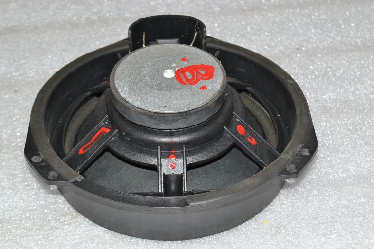 Renault Trafic II priekšējo durvju skaļrunis pa labi pa kreisi 8200021018