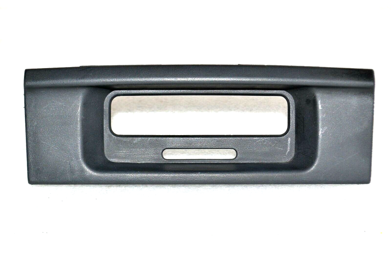 Renault Trafic II Vivaro A ekrāna rāmja paneļi 8200184607