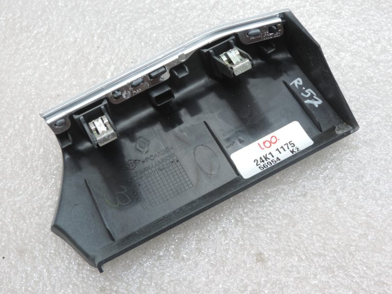 Oriģinālā Renault Espace 5 instrumentu paneļa apdare, vadītāja puses vidusdaļa (HARM02)