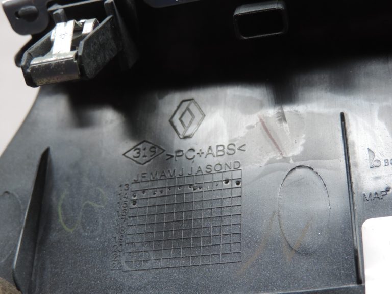 Oriģinālā Renault Espace 5 instrumentu paneļa apdare, vadītāja puses vidusdaļa (HARM02)