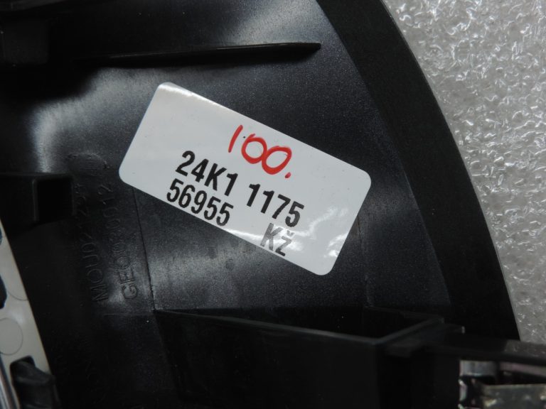 Oriģinālā Renault Espace 5 instrumentu paneļa apdare, vadītāja kreisajā pusē (HARM02)