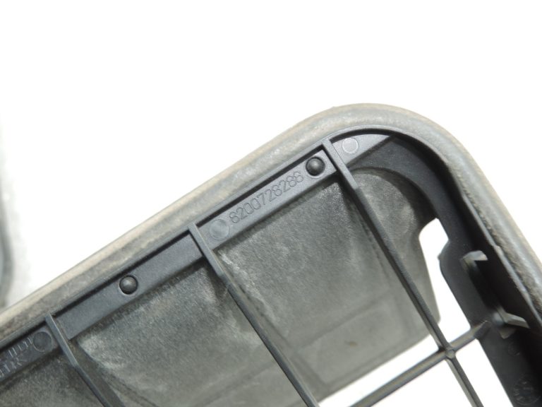 2x oriģināls Renault Espace 5 virsbūves ventilācijas restīšu komplekts