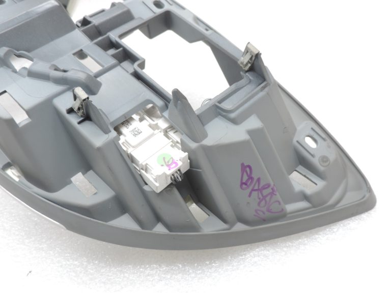 Renault Espace V centrālās konsoles apgaismojuma rāmis ar gaismas joslu 969350167R