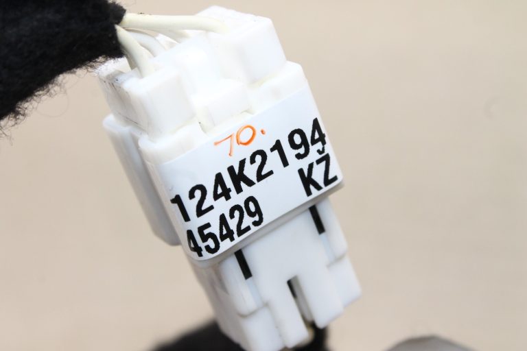 Renault Captur I aizmugurējā vāka numura zīmes apgaismojuma lukturu remonta instalācija 240503844R