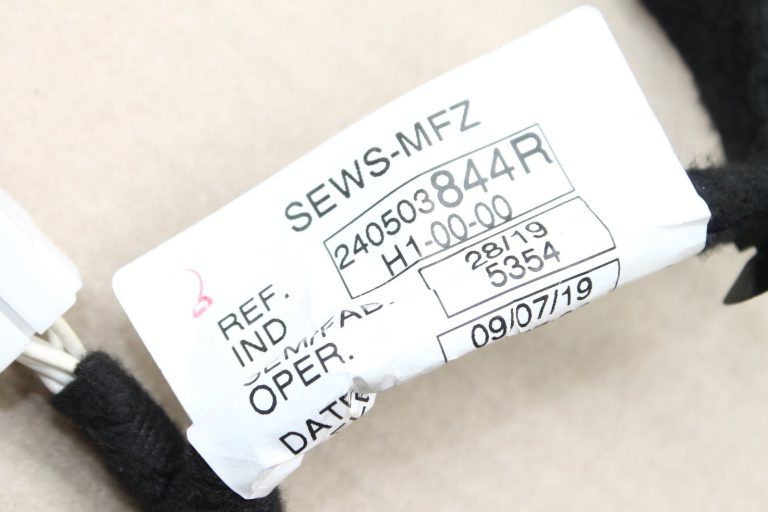 Renault Captur I aizmugurējā vāka numura zīmes apgaismojuma lukturu remonta instalācija 240503844R