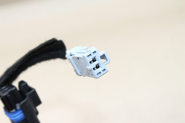 Renault Captur I aizmugurējā vāka numura zīmes apgaismojuma lukturu remonta instalācija 240503844R
