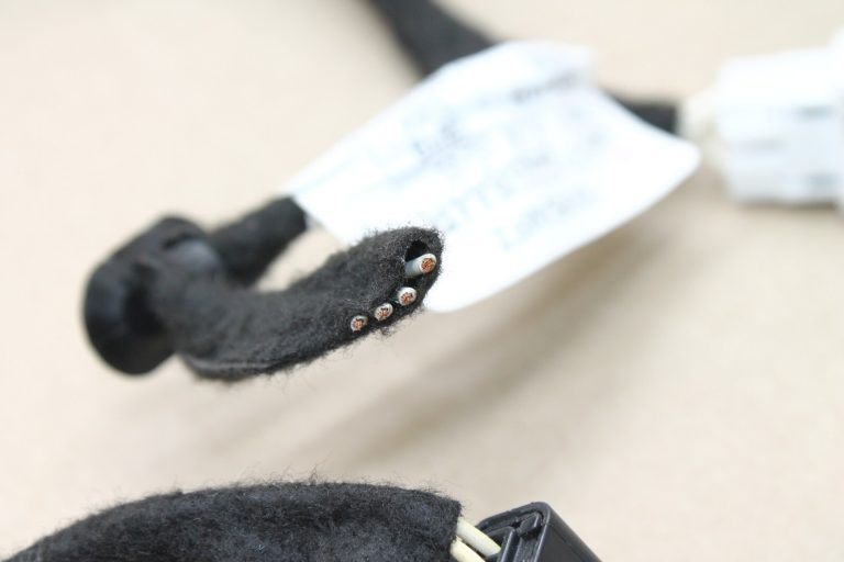 Renault Captur I aizmugurējā vāka numura zīmes apgaismojuma lukturu remonta instalācija 240503844R
