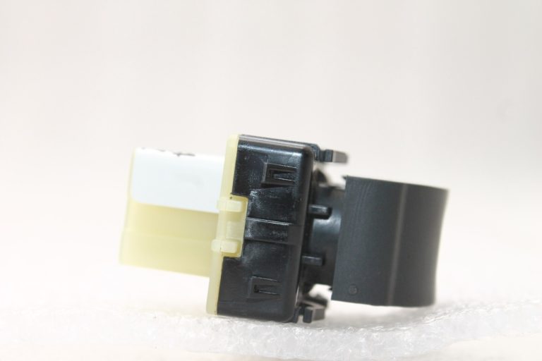 Oriģināls Renault Dacia Dacia elektrisko logu slēdzis aizmugurējais kreisais labais 254218614R
