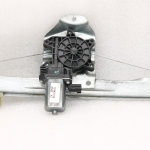 Renault Captur I (J87) Aizmugurējā kreisā loga regulators ar motoru 827012973R
