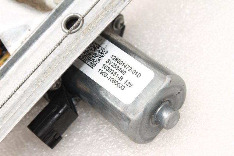 Renault Captur I (J87) Aizmugurējā kreisā loga regulators ar motoru 827012973R