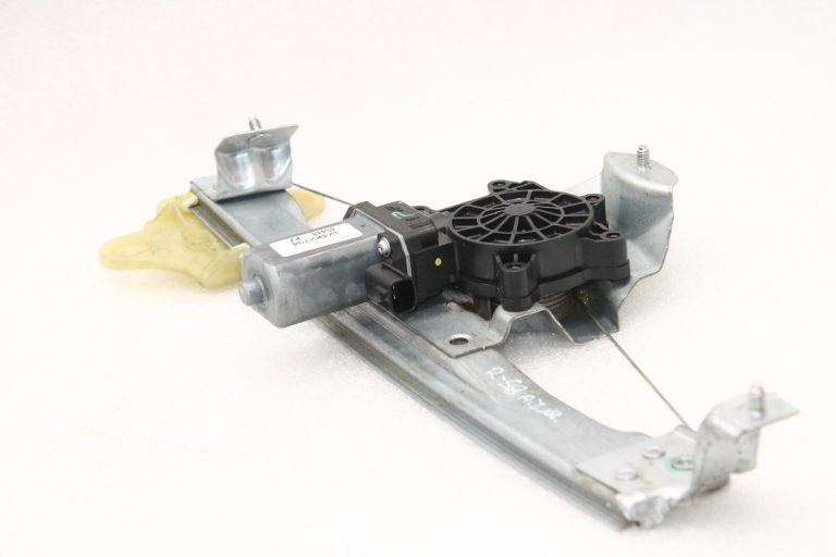 Renault Captur I (J87) Aizmugurējā kreisā loga regulators ar motoru 827012973R