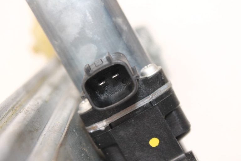 Renault Captur I (J87) Aizmugurējā kreisā loga regulators ar motoru 827012973R