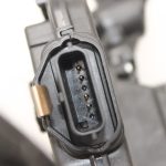 Oriģinālā Renault Captur I (J87) priekšējo kreiso durvju slēdzene 805031332R