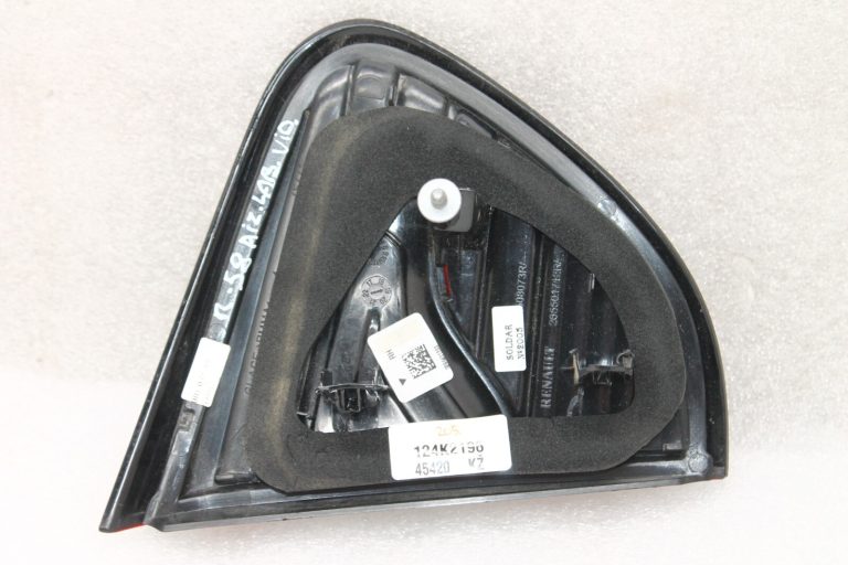 Renault Captur I (J87) Facelift pakaļējais kombinētais lukturis salona labajā pusē 265508073R 265501712R