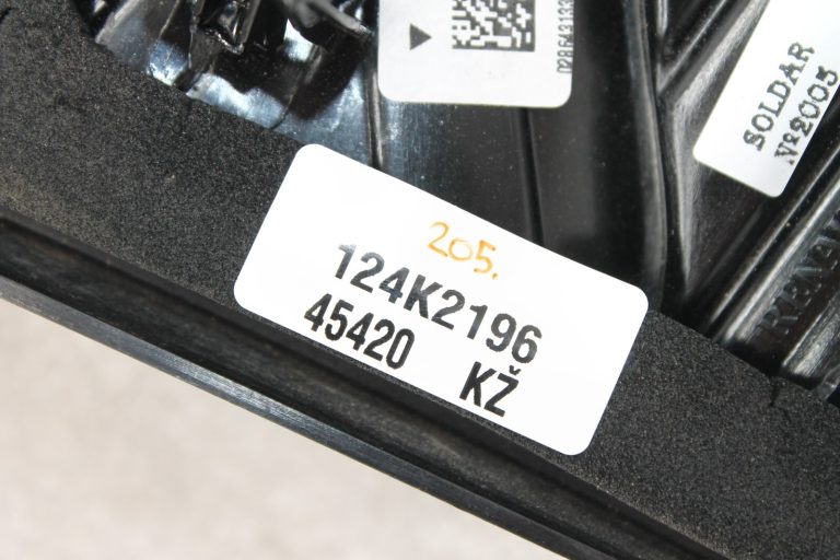 Renault Captur I (J87) Facelift pakaļējais kombinētais lukturis salona labajā pusē 265508073R 265501712R
