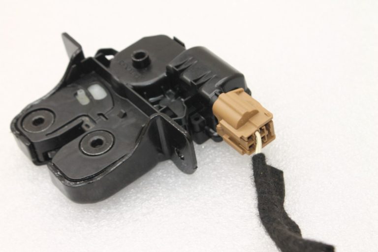 Oriģinālā Renault Captur I (J87) aizmugurējo durvju slēdzene 905039428R
